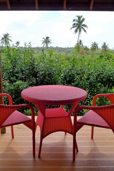 Indalo_Polynesie_Rimatara_Perruche Rouge_Bungalow-terrasse
